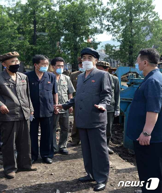 [사진] 현지 경제 시찰 나선 北 박봉주…정면 돌파전 박차