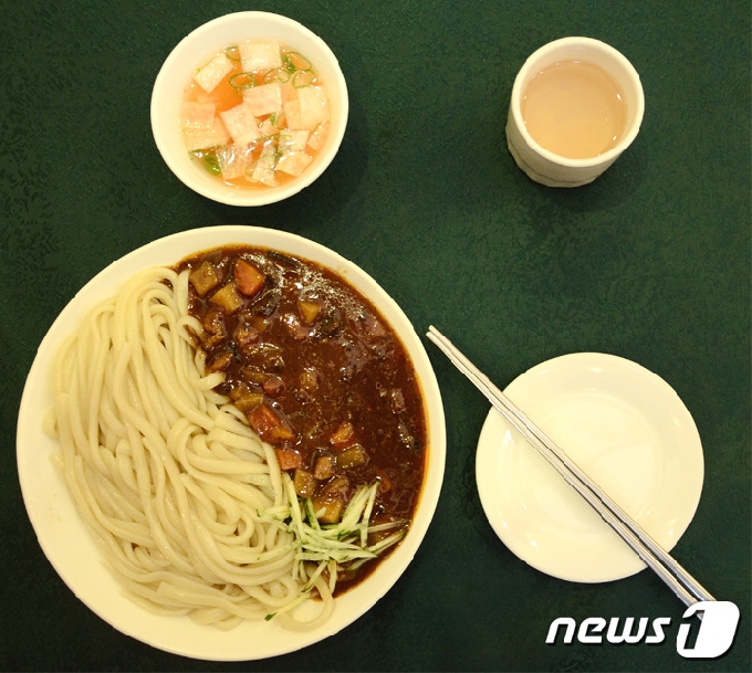북한 평양에 있는 '선교 짜장면집'의 짜장면(조선의 오늘 갈무리)&copy; 뉴스1