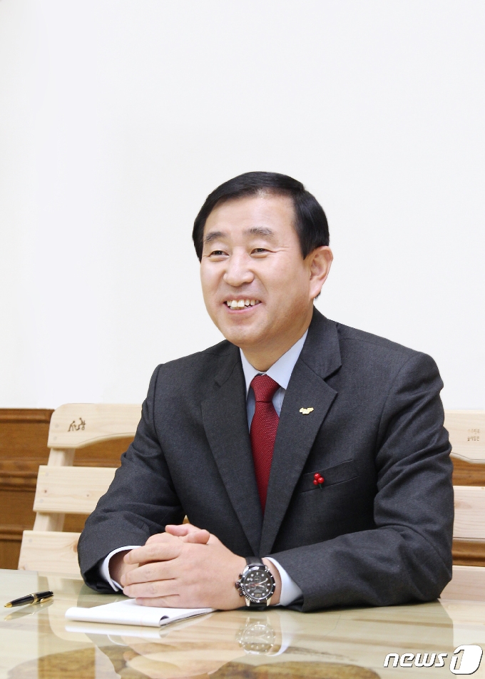 29일 조길형 충북 충주시장이 재선 2주년을 맞아 변화를 체감할 수 있는 충주를 만들어 나가겠다고 밝혔다. 조길형 시장(충주시 제공)2020.6.29/&copy; 뉴스1