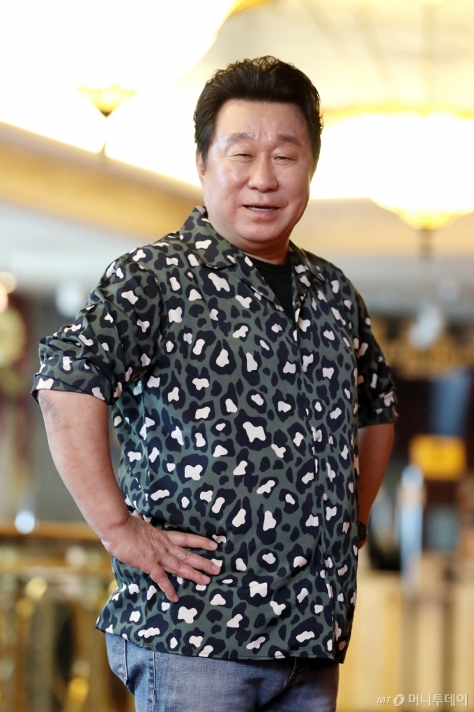"이 나이에 내가 하리?"라는 유행어를 만든 개그맨 겸 배우인 임하룡은 세월이 갈수록 하고 싶은 장르가 많다며 의욕을 불태웠다. 그는 "이 나이에 못할게 뭐가 있냐"며 "코미디언이든 뮤지컬 배우든 연기를 한다는 점에서 그 역할이 결코 다르지 않다"고 강조했다. /사진=이기범 기자<br>