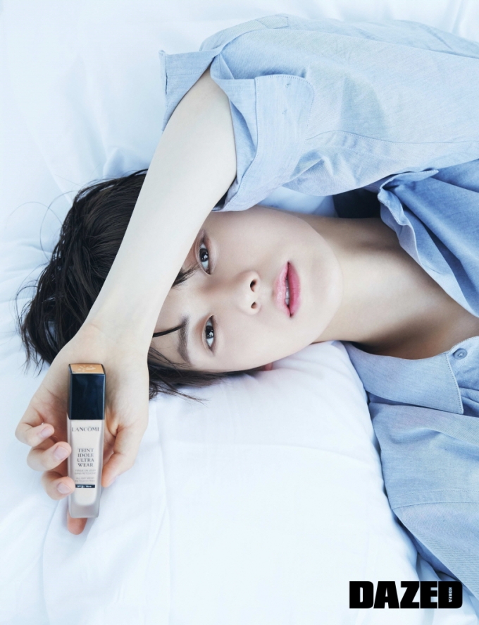 뉴이스트 민현, 청량한 데님+매끈한 피부…"훈훈하네"