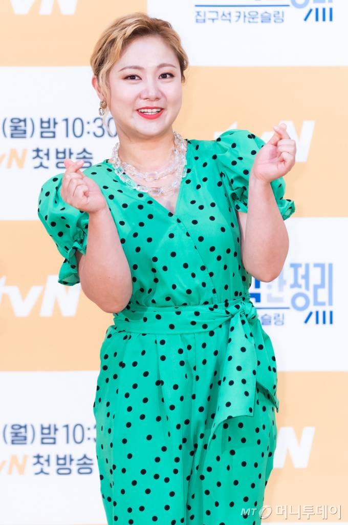 개그우먼 박나래가 29일 오후 온라인으로 생중계된 tvN 예능 '신박한 정리' 제작발표회에서 포즈를 취하고 있다.'신박한 정리'는 나만의 공간인 '집'의 물건을 비우고, 공간에 행복을 더하는 노하우를 함께 나누는 프로그램이다. / 사진제공 = CJ ENM / 사진=김창현 기자 chmt@