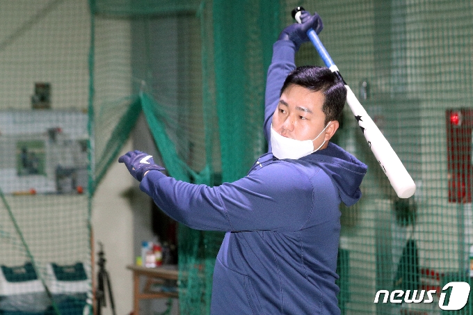 미국 프로야구 메이저리그(MLB) 탬파베이 레이스에서 활약 중인 최지만이 13일 오후 인천 서구 위드베이스볼 아카데미에서 스윙훈련을 하고 있다. . 2020.4.13/뉴스1 © News1 황기선 기자