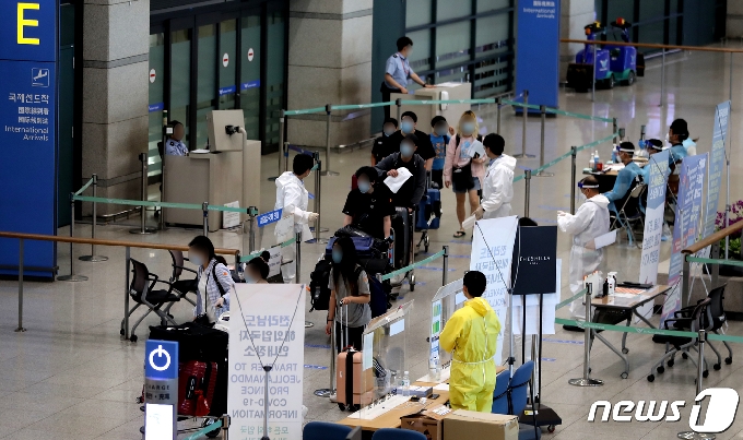 인천국제공항1터미널 입국장의 모습.2020.6.22/뉴스1 © News1 정진욱 기자