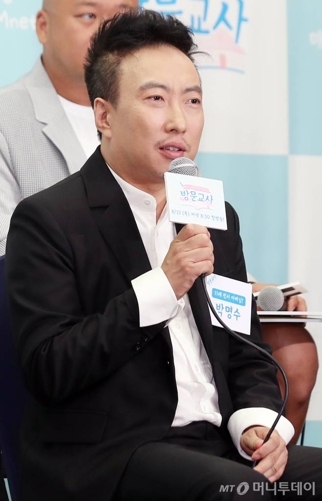 개그맨 박명수가 21일 오후 서울 마포구 상암 스탠포드호텔에서 진행된 Mnet 예능프로그램 '방문교사' 제작발표회에 참석해 질의응답을 하고 있다. / 사진=임성균