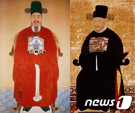 이순신 장군 영정(장우성 화백 작)과 보물 제668호 권응수 장군 초상. 오른쪽은 이순신 장군과 동시대의 인물로 해당 복식이 적합하다는게 문화재청 등의 설명이다. /AFPBBNews=뉴스1