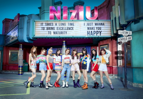 JYP Ent.의 글로벌 걸그룹 NiziU, 데뷔앨범 64개 차트 1위
