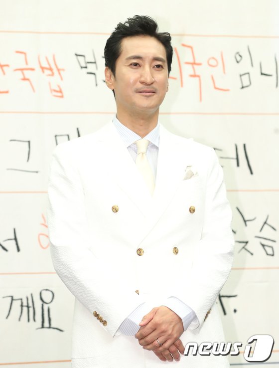 신현준-前매니저 진실공방…"격식없던 친구" vs "갑질 공공연해"