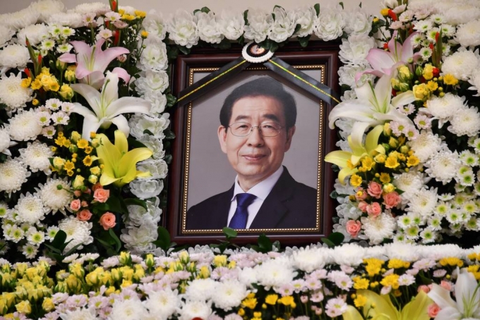 10일 종로구 서울대병원 장례식장에서 故 박원순 서울시장 빈소가 마련돼 있다./사진제공=서울시