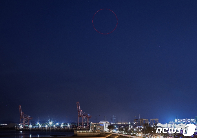 [사진] 밤하늘 수놓는 니오와이즈 혜성