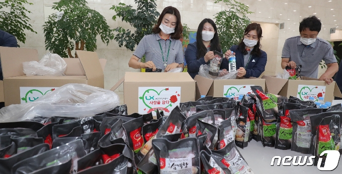 [사진] LX, 전북자원봉사센터와 함께 펼친 도내 취약계층 여름나기 '사랑 꾸러미' 나눔 행사