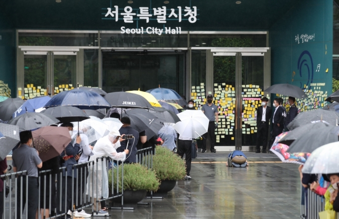 박원순 성추행 의혹, 신고했어도 박원순에게 '보고'