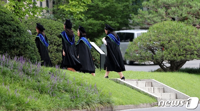 [사진] 정부 "청년기본법 내달 5일 시행...청년문제 해결책 마련할 것"