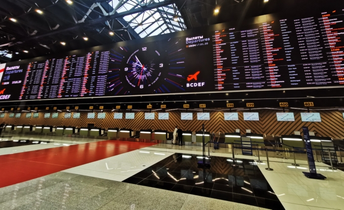 LG전자가 러시아 모스크바 북부의 세레메티예보 국제공항 C터미널에 LED(발광다이오드) 사이니지를 활용해 가로 68.5m, 세로 6.5m 규모의 항공운항정보표출시스템을 구축했다. /사진제공=LG전자