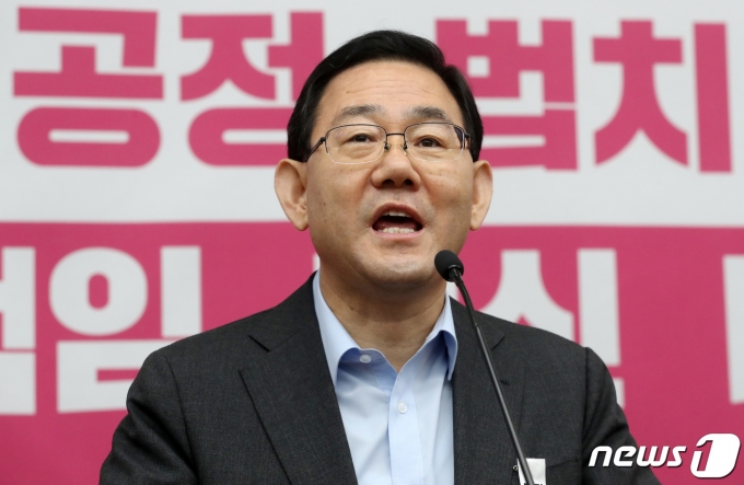 주호영 미래통합당 원내대표가 30일 오전 서울 여의도 국회에서 열린 의원총회에 모두발언을 하고 있다. /사진제공=뉴스1