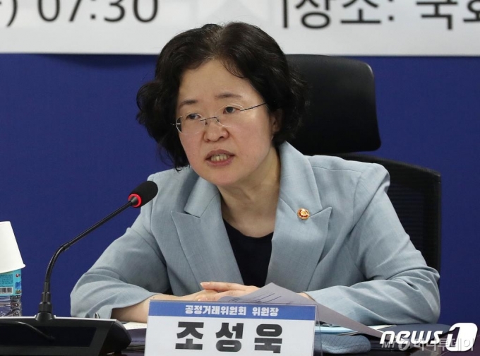 (서울=뉴스1) 박세연 기자 = 조성욱 공정거래위원장이 31일 오전 서울 여의도 국회 의원회관에서 열린 제8차 당·정·청 을지로 민생현안회의에서 모두발언을 하고 있다. 2020.7.31/뉴스1