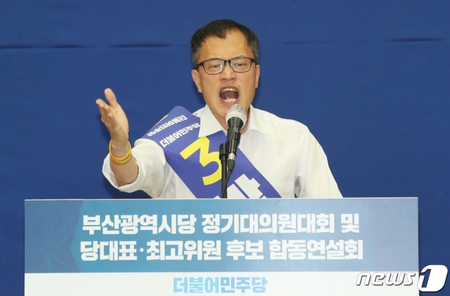 박주민 더불어민주당 당대표 후보가 1일 오후 부산 해운대 벡스코 제2전시장에서 열린 '부산광역시당 정기대의원대회 및 당대표·최고위원 후보 합동연설회'에서 연설을 하고 있다./사진=뉴스1