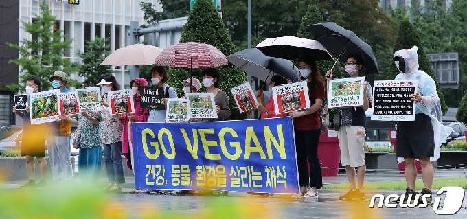 [사진] 만병의 근원 육식 중단하고 건강 채식하세요