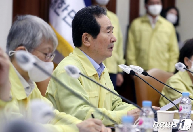 (서울=뉴스1) 이동해 기자 = 정세균 국무총리가 2일 오후 서울 종로구 정부서울청사에서 열린 코로나19 대응 중앙재난안전대책본부회의에서 모두 발언을 하고 있다. 2020.8.2/뉴스1