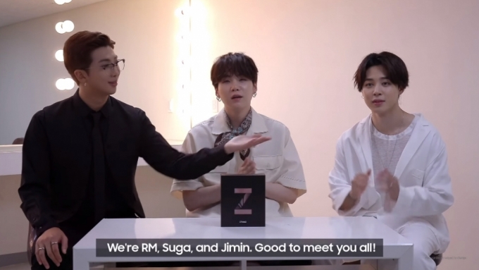 폴더블폰 갤럭시Z 폴드2를 소개하는 방탄소년단(BTS)