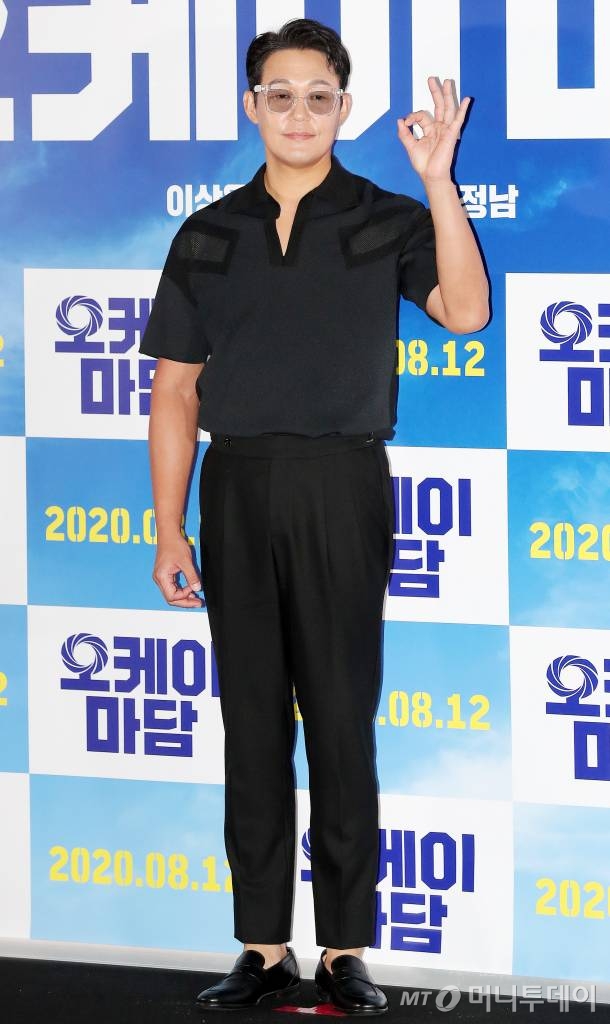 배우 박성웅이 3일 오후 서울 강남구 삼성동 코엑스 메가박스에서 진행된 영화 '오케이 마담'에서 진행된 언론시사회에 참석해 포즈를 취하고 있다. / 사진=김창현 기자 chmt@
