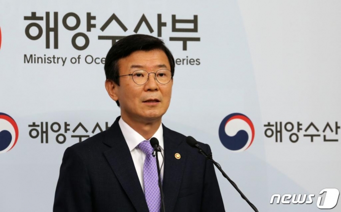 문성혁 해양수산부 장관이 12일 정부세종청사 해수부 기자실에서 '해운재건 5개년 계획 성과 점검 및 해운정책 운용방향'을 발표하고 있다. /사진=뉴스1