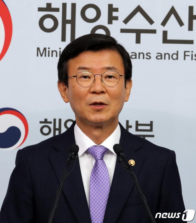 문성혁 해양수산부 장관이 12일 정부세종청사 해수부 기자실에서 '해운재건 5개년 계획 성과 점검 및 해운정책 운용방향'을 발표하고 있다. /사진=뉴스1