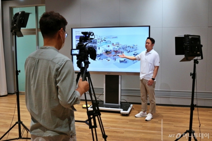 BMW 그룹 코리아가 지난 26일 독일식 일∙학습 병행 프로그램 ‘BMW 아우스빌둥’의 제4기 발대식을 온라인으로 진행했다./사진제공=BMW 그룹 코리아
