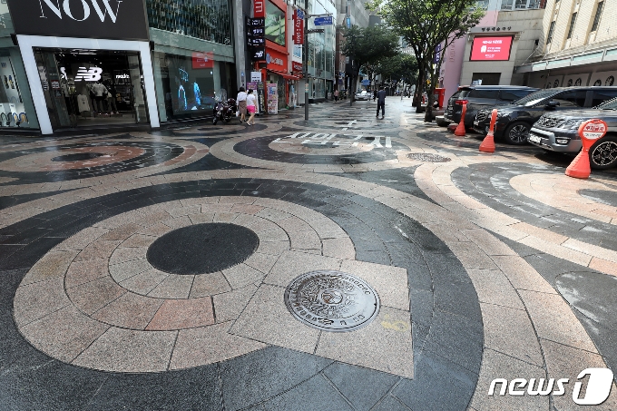 [사진] 텅 빈 명동거리...한국은행 성장률 -1.3%