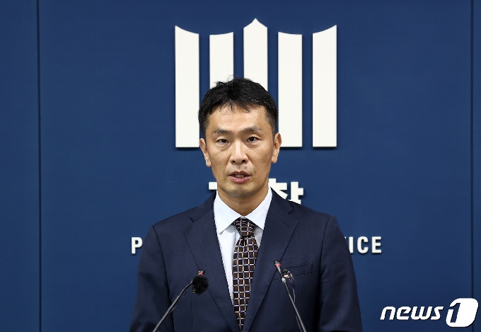 이복현 서울중앙지검 경제범죄형사부 부장검사가 1일 오후 서울 서초구 서울고등검찰청 기자실에서 '삼성 불법승계 의혹' 수사 결과를 발표하고 있다. 2020.9.1/뉴스1 © News1 이재명 기자