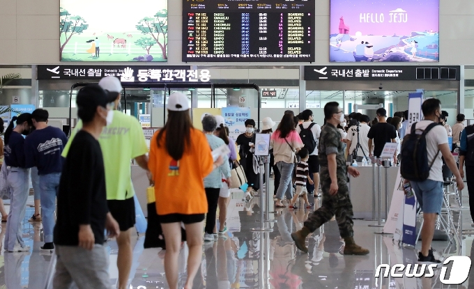 제주국제공항..2020.8.27/뉴스1 © News1 홍수영 기자