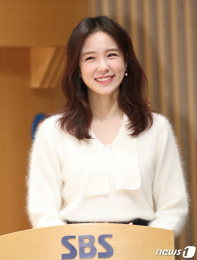 SBS 사직 표명' 장예원 '씨네타운' DJ 하차 직접 밝혔다 "다음주가 마지막" - 머니투데이