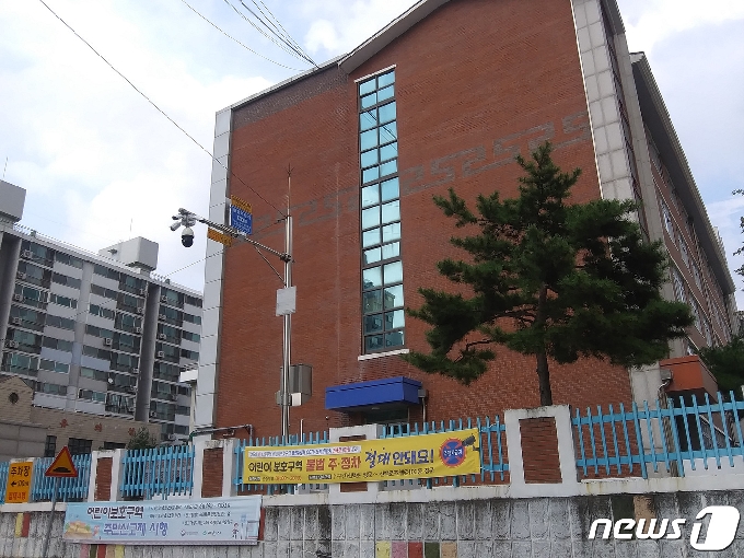 제천시는 지역 내 초등학교 어린이보호구역에서 주정차단속을 강화한다.&#40;제천시 제공&#41;&copy; 뉴스1