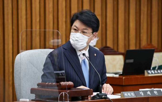 장제원 위원장이 지난 15일 오전 서울 여의도 국회에서 열린 중앙선거관리위원회 위원 선출에 관한 인사청문특별위원회 전체회의에서 발언하고 있다. /사진=뉴시스