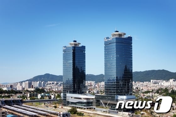 국가철도공단이 오는 18일부터 신입·경력사원 173명 공개채용 원서를 접수한다. 사진은 공단 사옥 전경 © 뉴스1