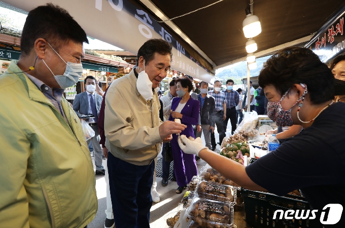 [사진] 화개장터 찾은 이낙연 더불어민주당 대표