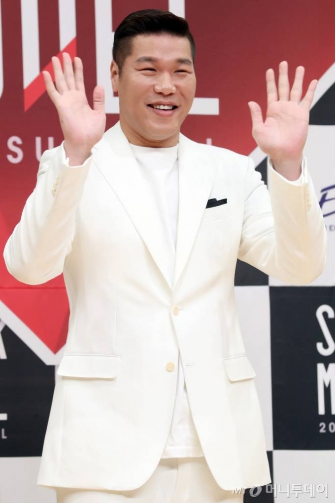 방송인 서장훈이 5일 오후 서울 양천구 목동 SBS에서 열린 '슈퍼모델 2018 서바이벌' 제작발표회에서 포즈를 취하고 있다. / 사진=이기범 기자 leekb@