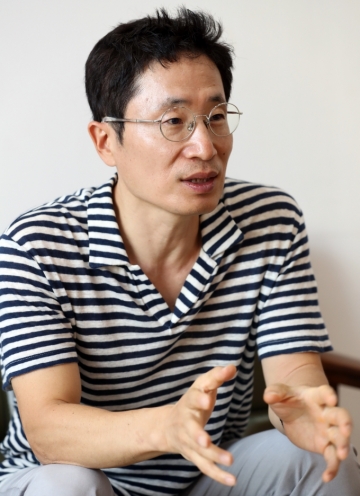 이성욱 스토리컴퍼니 대표가 9월 시작한 모션웹툰 서비스를 설명하고 있다/ 사진=이기범 기자 leekb@