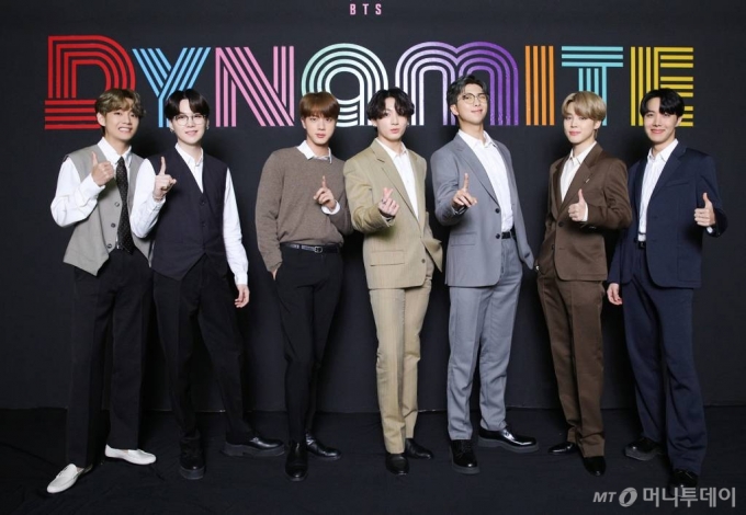그룹 방탄소년단(BTS)이 2일 오전 생중계로 진행된 'Dynamite' 온라인 글로벌 미디어데이에서 포즈를 취하고 있다. /사진제공=빅히트엔터테인먼트