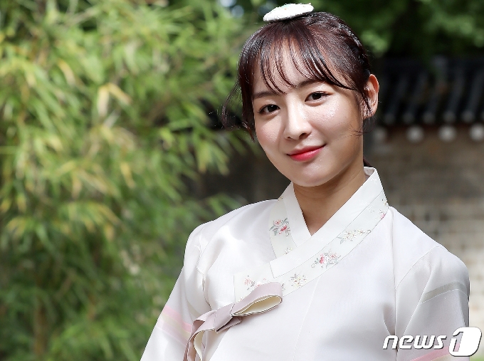 KBS2 일일드라마 '비밀의 남자'에 출연하는 탤런트 채빈이 23일 오후 서울 종로구 경복궁 인근 카페에서 뉴스1과의 인터뷰를 앞두고 포즈를 취하고 있다. 2020.9.23/뉴스1 © News1 김진환 기자