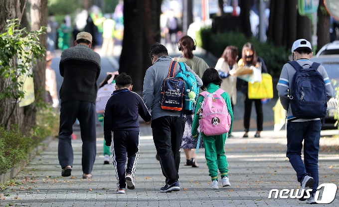 [사진] 긴 연휴 끝, 다시 등교시작... 학부모들은 불안