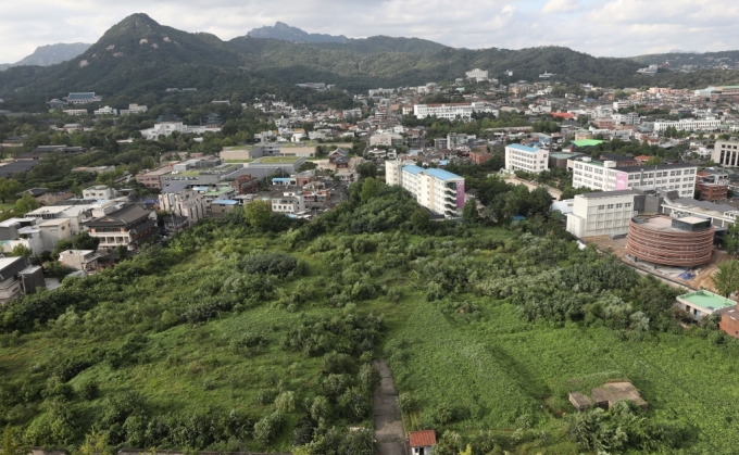 대한항공이 매각을 추진 중인 종로구 송현동 부지 전경. /사진제공=뉴시스