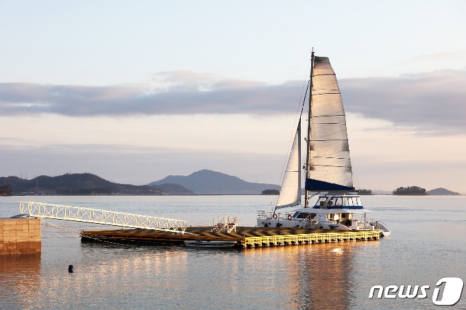 신안군 암태면 오도 선착장에 들어선 세일요트 계류장&copy; 뉴스1
