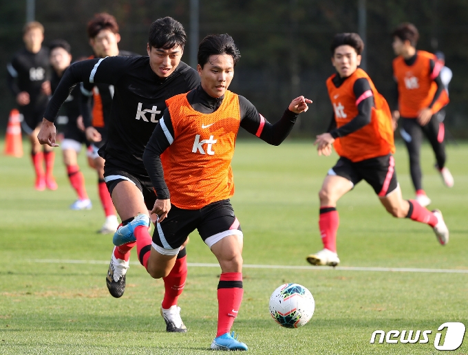 사진 구슬땀 흘리는 올림픽 축구대표팀 - 머니투데이