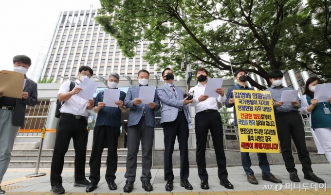 전국 경찰직장협의회 비상대책위, 국가공무원노조 경찰청 지부, 경찰청 주무관노조는 지난 9월 17일 오전 서울 서대문구 경찰청 앞에서 김영배 의원 대표 입법발의된 자치경찰법안의 폐기와 재논의 요구하는 기자회견을 했다. 민관기 전국 경찰직장협의회 비상대책위원장이 발언하고 있다. /사진=뉴시스