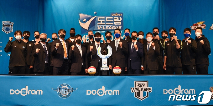 14일 서울 청담동 리베라호텔에서 한국배구연맹(KOVO) 2020-2021 V리그 남자부 미디어데이가 열리고 있다. 이번 미디어데이는 코로나19 여파로 언론?취재 없이 비대면으로 진행됐다. V리그는 오는 17일 개막, 내년 4월 4일까지 6개월간의 대장정에 돌입한다. (한국배구연맹 제공) 2020.10.14/뉴스1