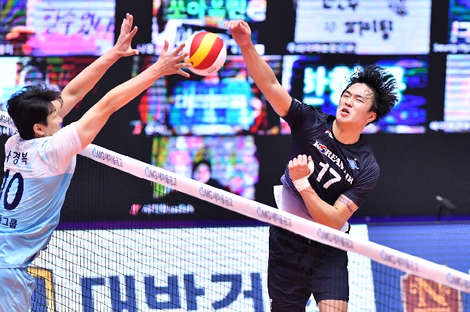 대한항공 임동혁이 지난 8월 28일 우리카드와의 '2020 제천·MG새마을금고컵 프로배구대회' 남자부 준결승전에서 공격을 시도하고 있다.(KOVO 제공)© 뉴스1