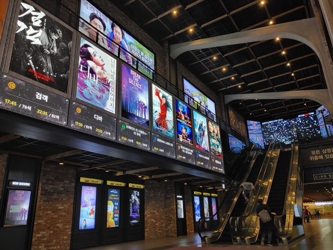 관람료 인상' CGV, 상영관 30% 줄인다…'주말만 운영' 검토도 - 머니투데이 관람료 인상' Cgv, 상영관 30% 줄인다…'주말만 운영' 검토도 - 머니투데이