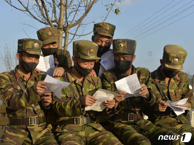 북한 군인들에게도 '위문편지'가…