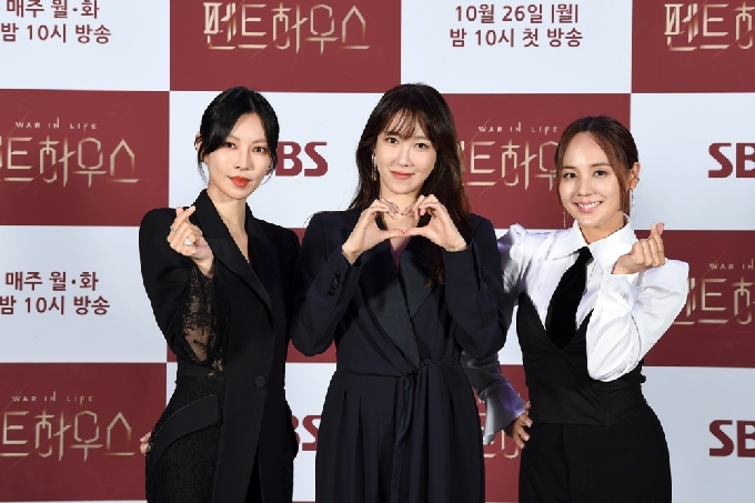 배우 이지아 김소연 유진/SBS '펜트하우스' 제공© 뉴스1